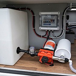 Seaflo 12 Volt 2 Lt Tanklı Otomatik Tekne, Karavan Hidroforu 18.9 Lt/Dk 3.7 Bar - 5